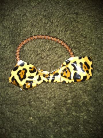 A hair tie bow cheeeeta..<3